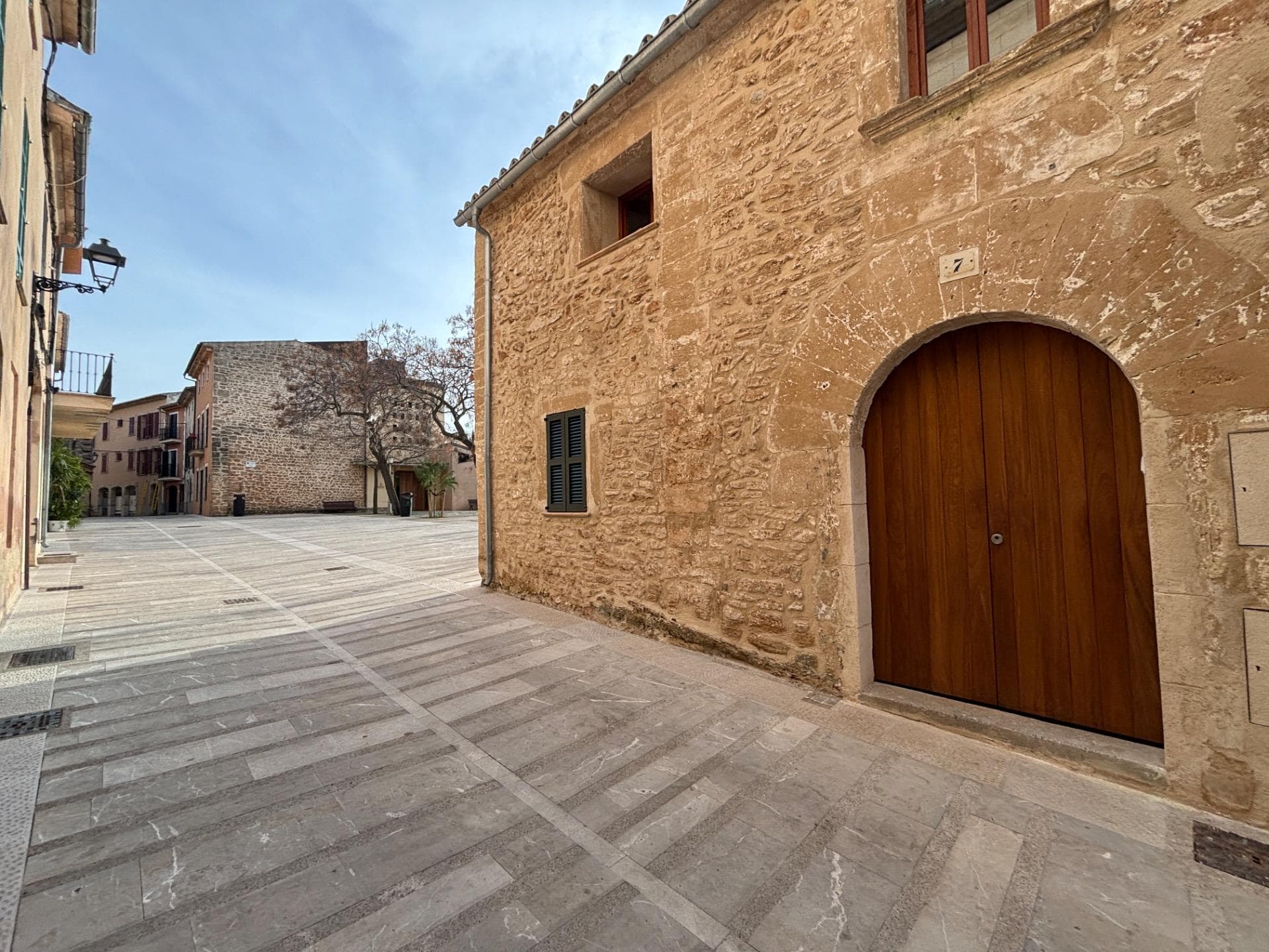 Casa de pueblo reformada con terraza y vistas a la Serra de Tramuntana en el casco antiguo de Alcúdia