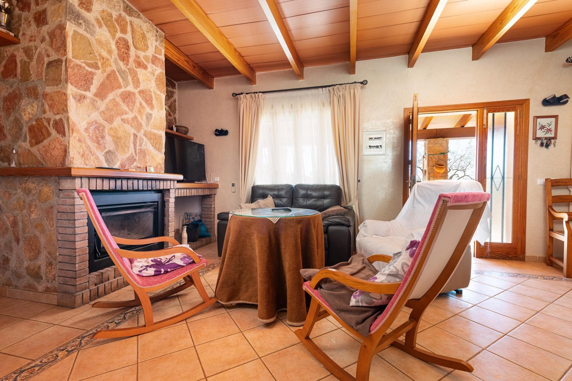 Exclusiva finca rústica con residencia unifamiliar y vistas a la Tramuntana en Inca – Privacidad, elegancia y auténtico estilo de vida mediterráneo