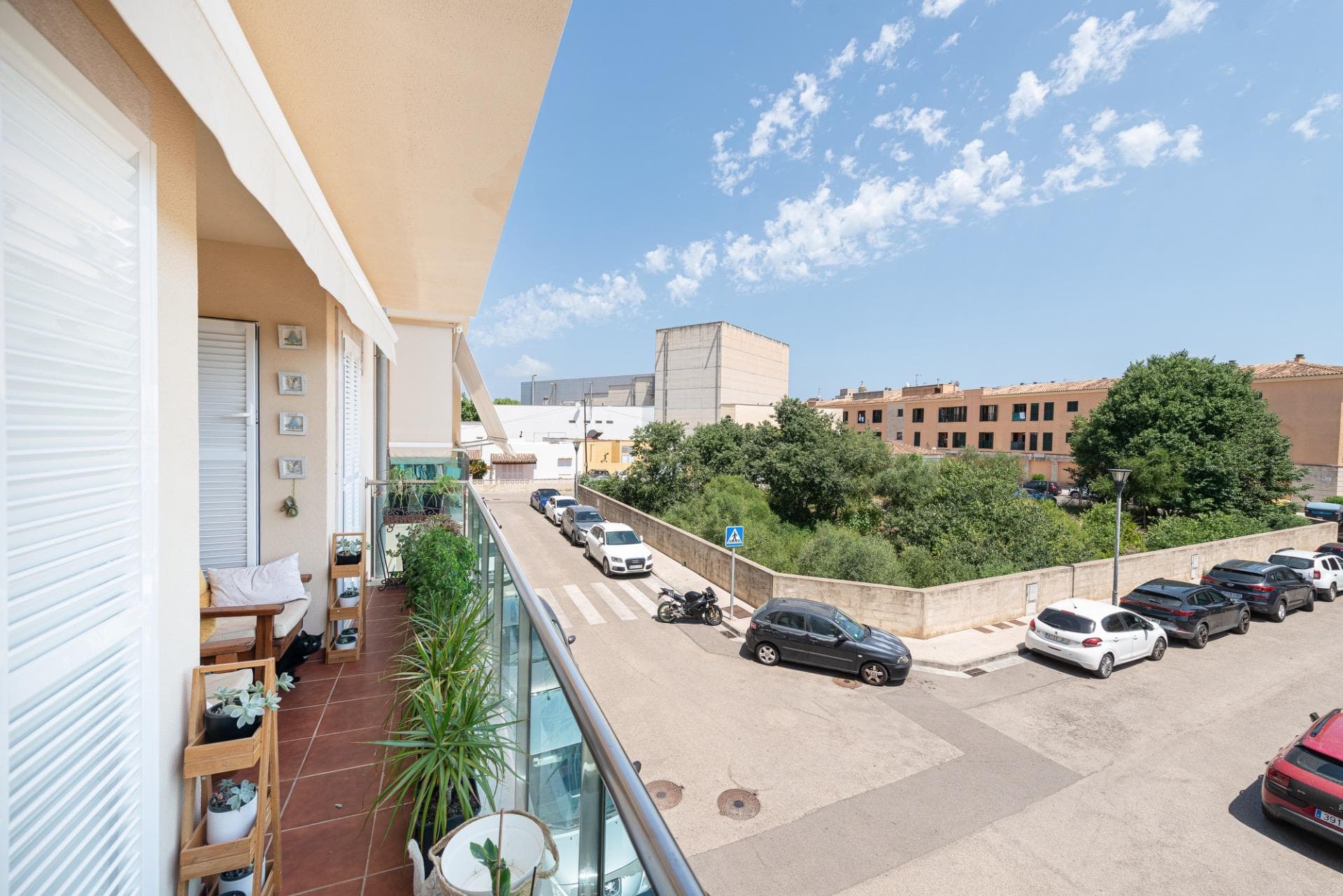 Bright 4-Bedroom Apartment with Balcony in the Centre of Alcúdia.