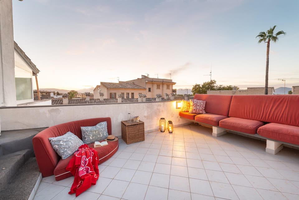Casa de pueblo reformada con terraza y vistas a la Serra de Tramuntana en el casco antiguo de Alcúdia